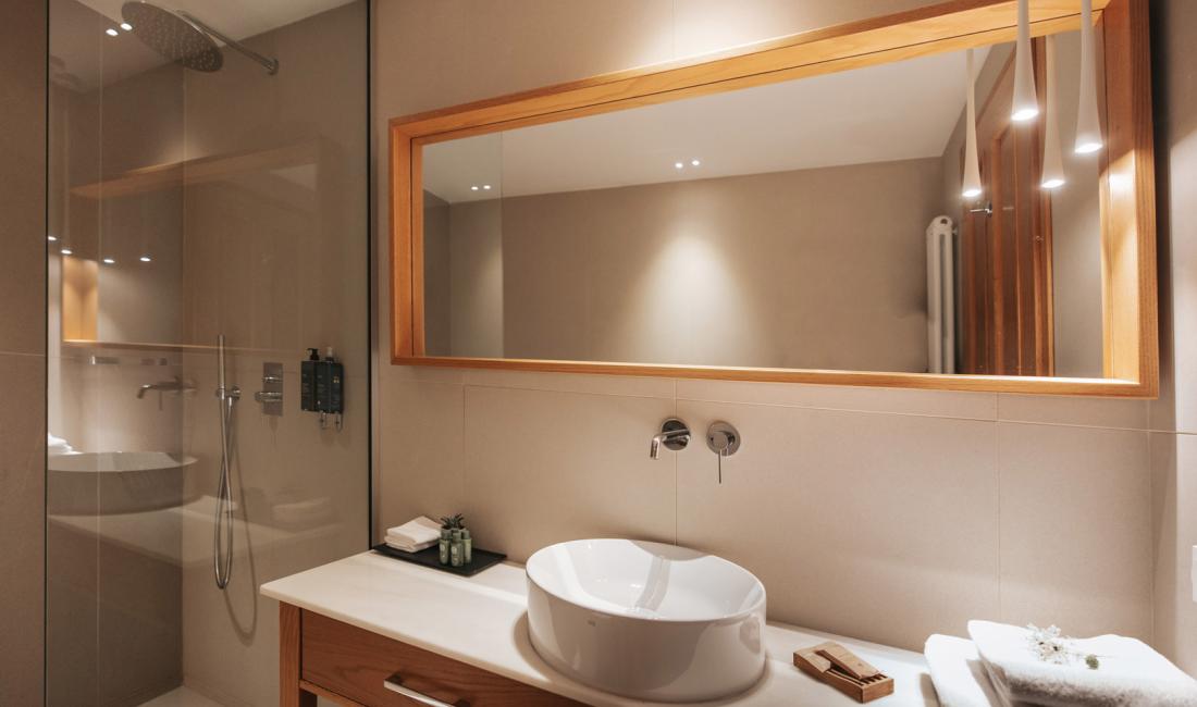 aristi junior suite bathroom